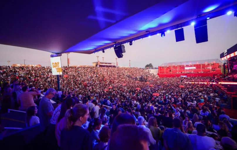 Público lotou  a arena de shows do Parque Ney Braga para ver Gusttavo Lima, longas filas se formaram nas bilheterias