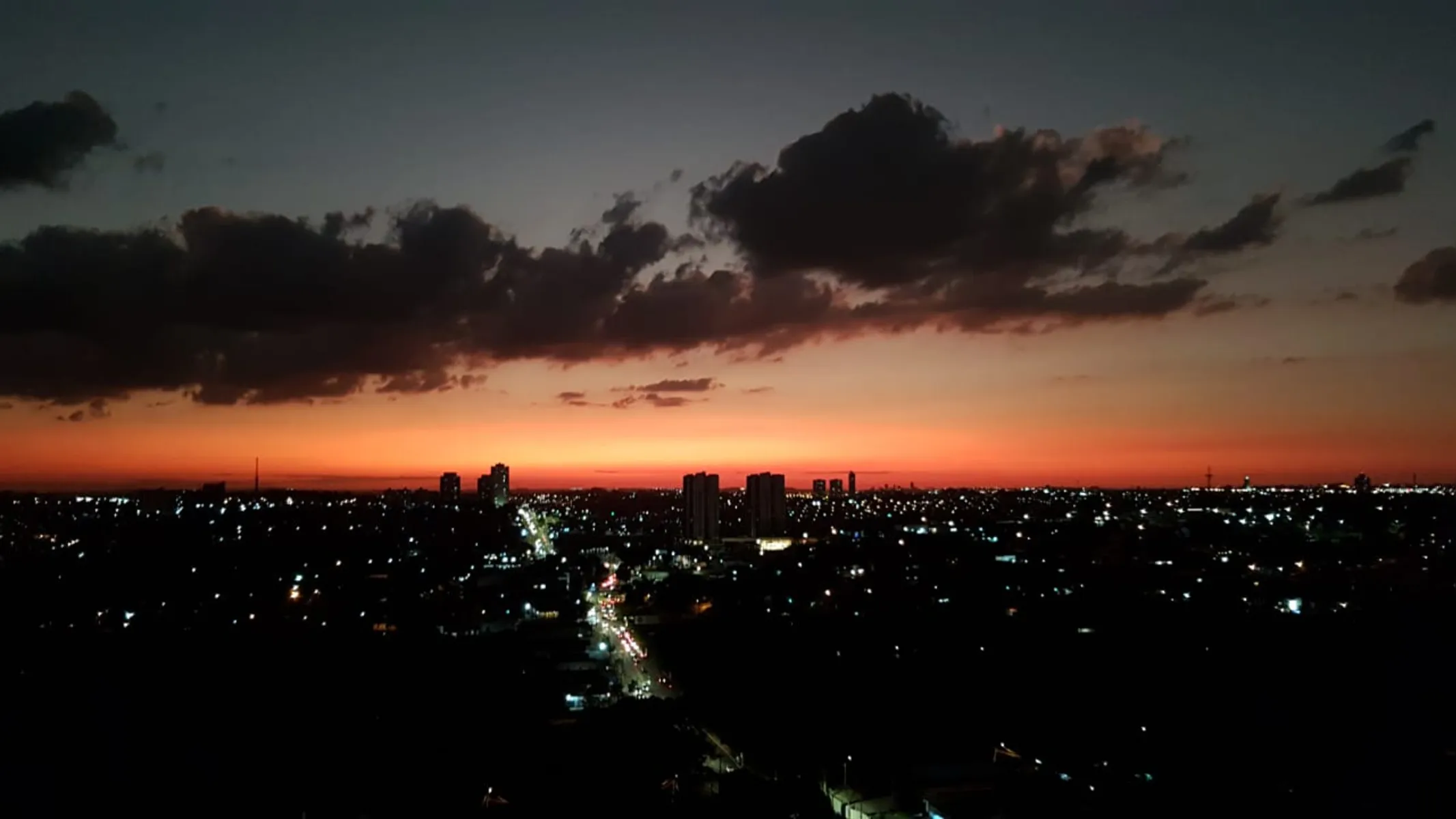 Imagem ilustrativa da imagem CIDADE FALA - Pôr do sol em Londrina: espetáculo da natureza