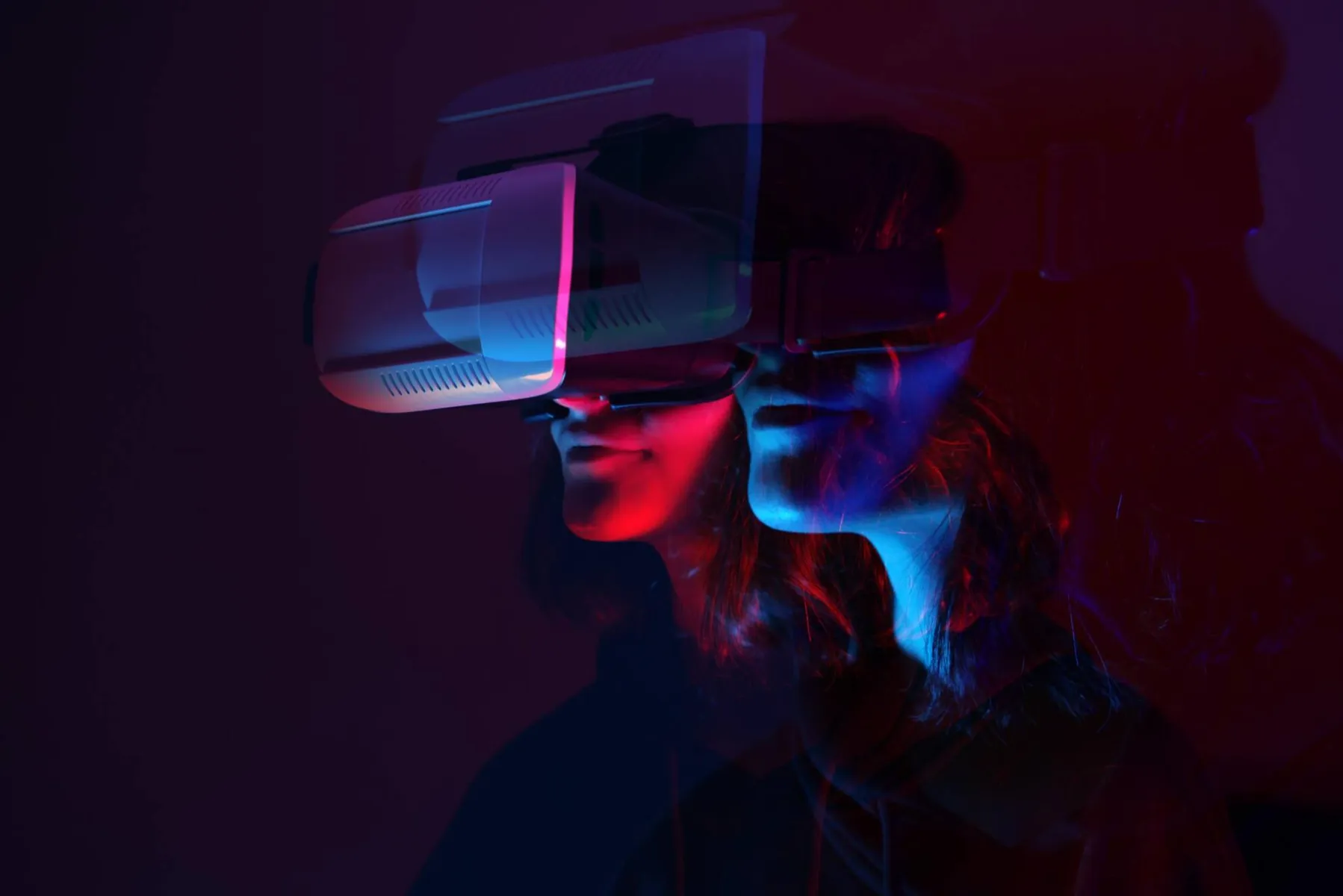 Woman wearing VR Glasses s