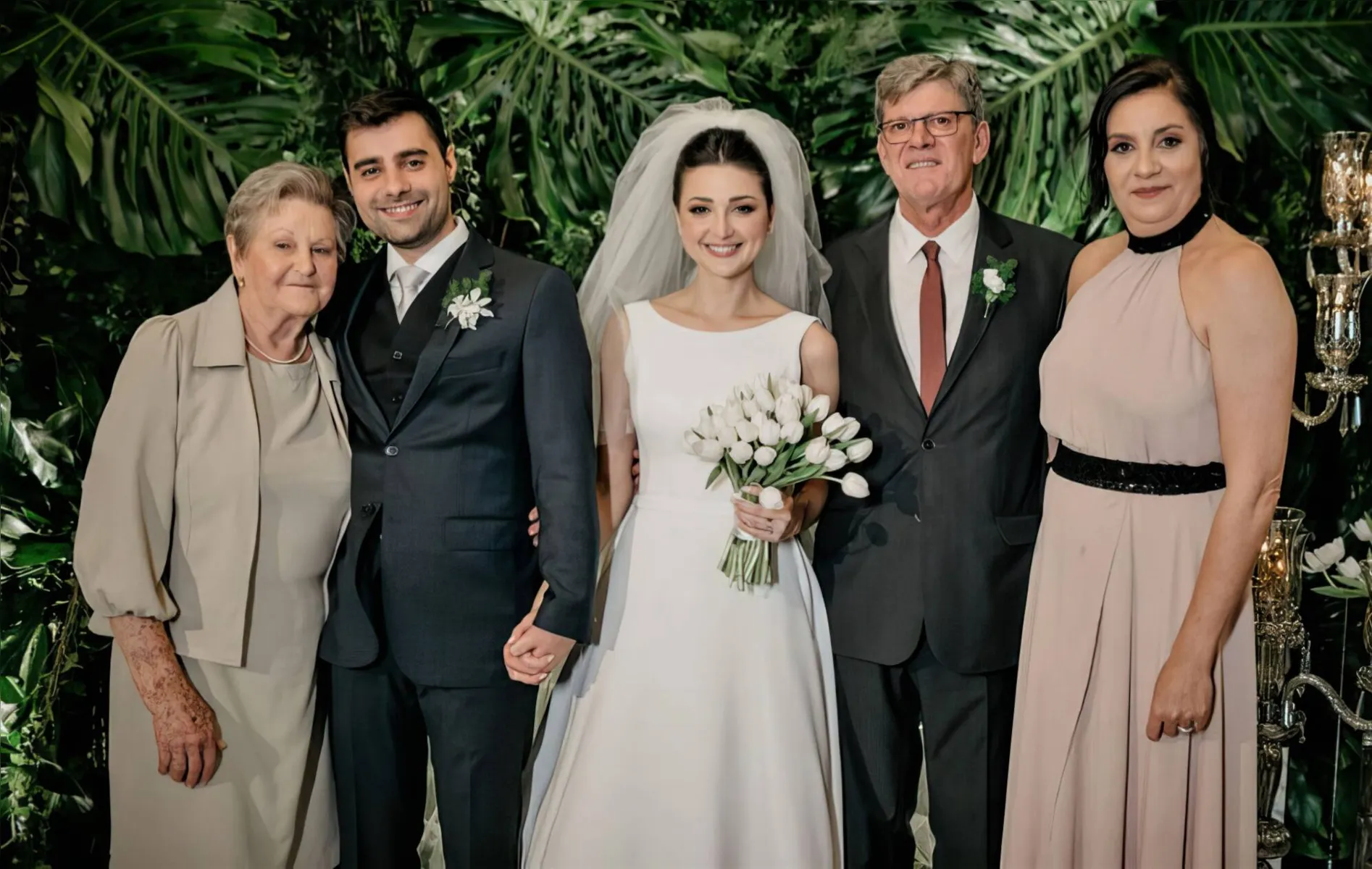 A avó do noivo Onédia Pille,  Arthur e Nicole, com os pais dele Humberto Pille e Maria Elisa Pille