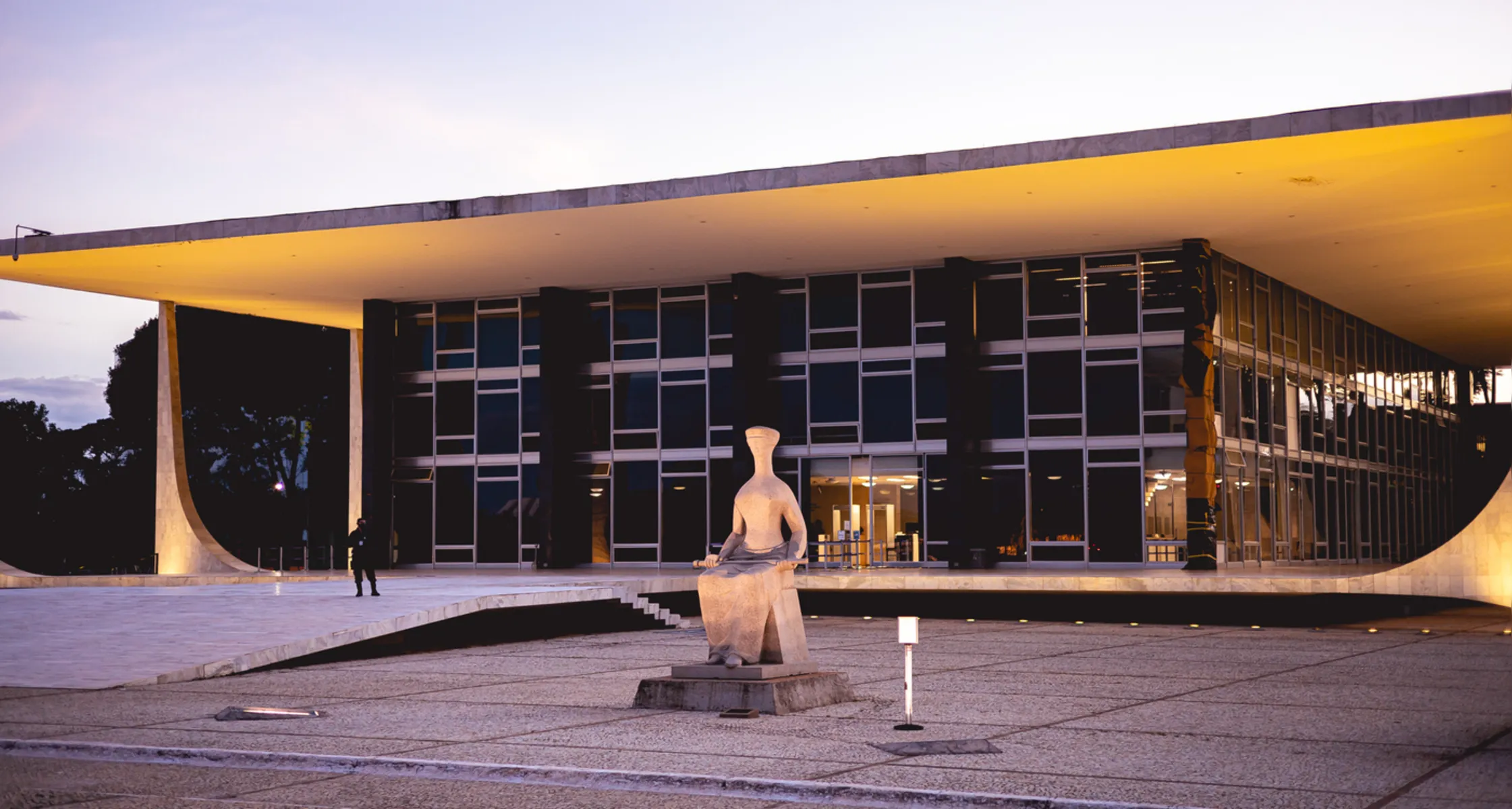 Photograph of the Federal Supreme Court ( STF - Supremo Tribunal Federal )  in Brasilia, federal capital of Brazil. The STF was designed by Oscar Niemeyer and a sculpture of justice by the artist Alfredo Ceschiatti. Brasilia, Federal District - Brazil. December, 04, 2021.