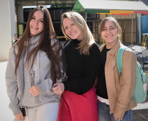 Maria Vitória de Aquino, Larissa Lima e Ana Beatriz Alves, de Biomedicina