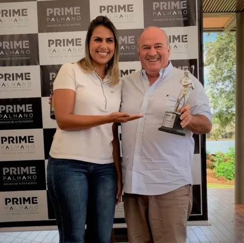 Prêmio também para Luiz Gardiano, entregue por Susi Neves, sócia da Prime Palhano.
