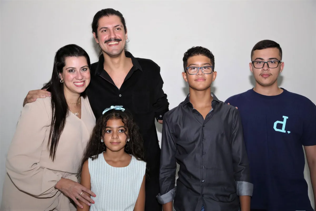 Os netos do aniversariante:  Karina, Gustavo, Jason, Pedro e Jessyca