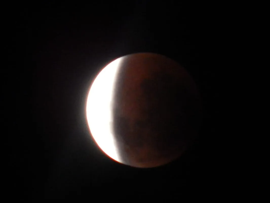 Imagem ilustrativa da imagem #A CIDADE FALA - Lua de sangue