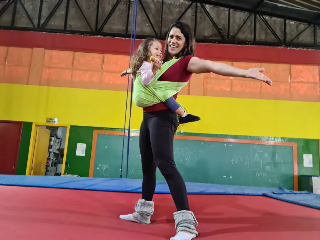 Imagem ilustrativa da imagem 'Balanço de pano' reúne bebês e cuidadoras em Londrina