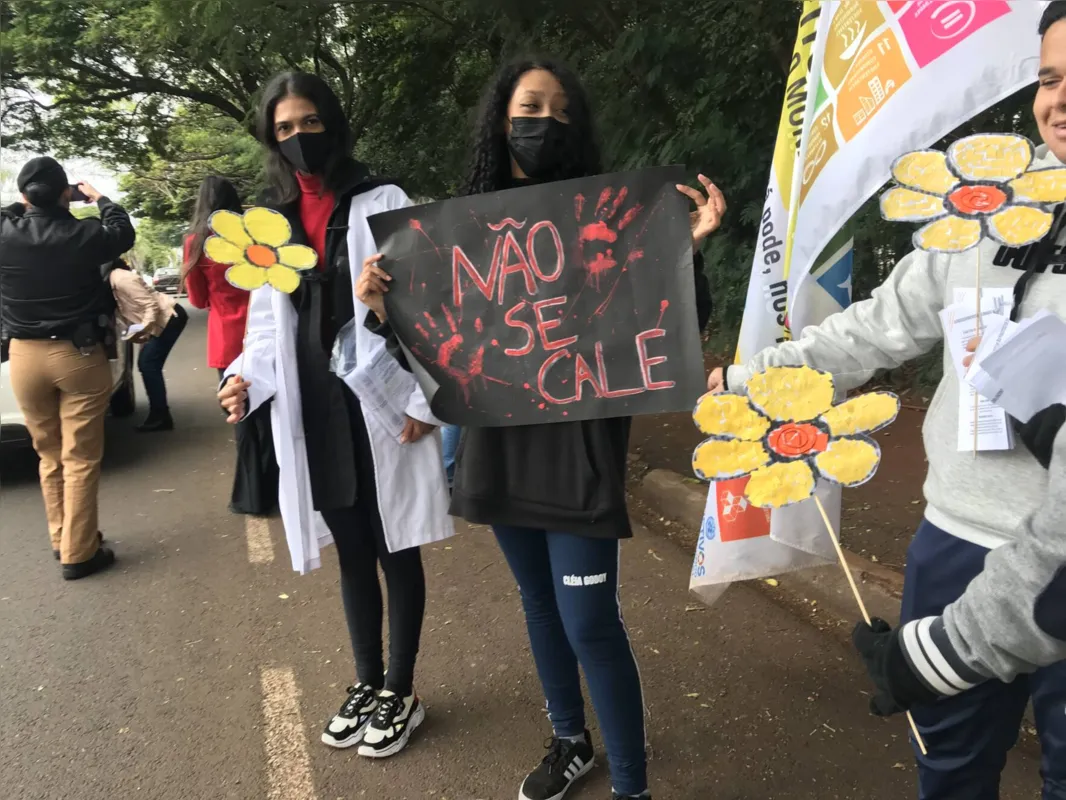 Imagem ilustrativa da imagem Blitz em Londrina alerta sobre proteção de crianças e adolescentes