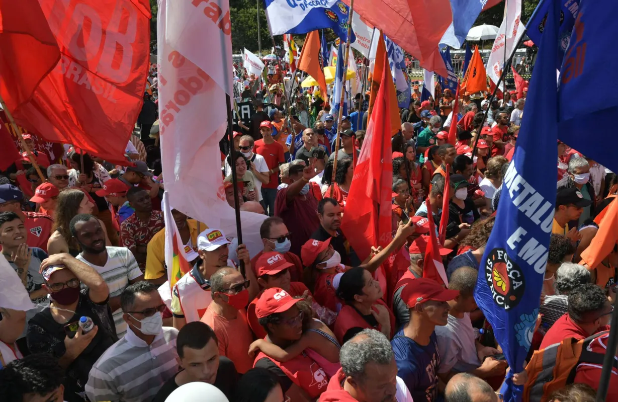 Imagem ilustrativa da imagem Brasileiros comparecem a atos de apoio a Bolsonaro e Lula