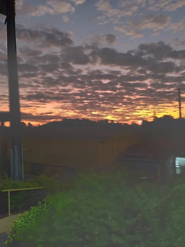 Imagem ilustrativa da imagem CIDADE FALA - Belo pôr do sol em Londrina