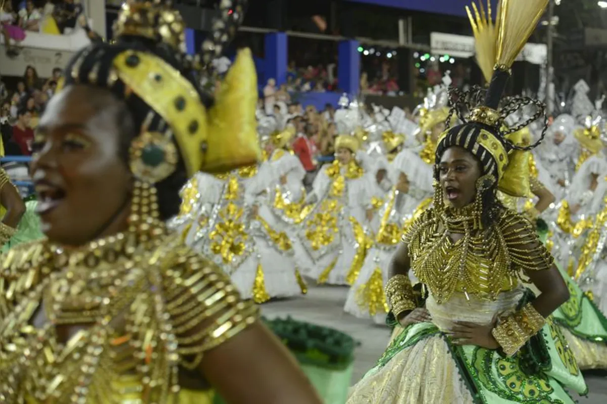 Imperatriz Leopoldinense abriu os desfiles na Marquês de Sapucaí