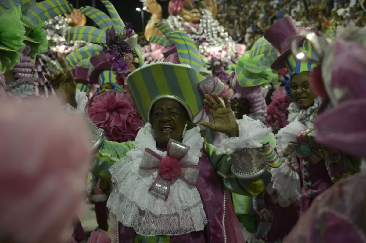 Escola de Samba Mangueira no desfile do Grupo Especial do Rio: homenagem a Cartola. Jamelão e Delegado