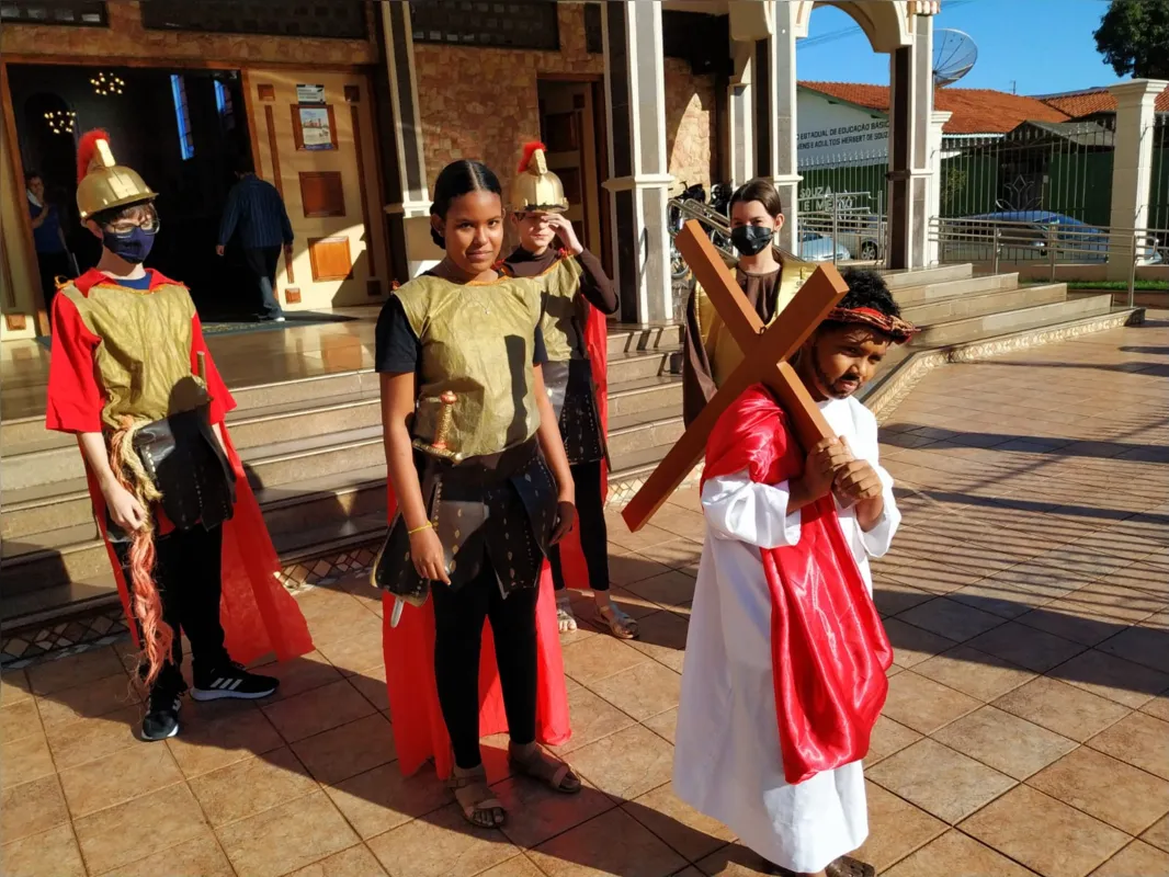 Imagem ilustrativa da imagem Católicos participam de Via Crucis em Londrina