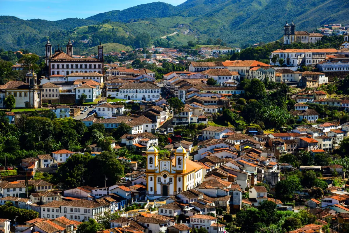 Trabalhos de reconstrução estão em andamento em vários pontos da cidade mineira