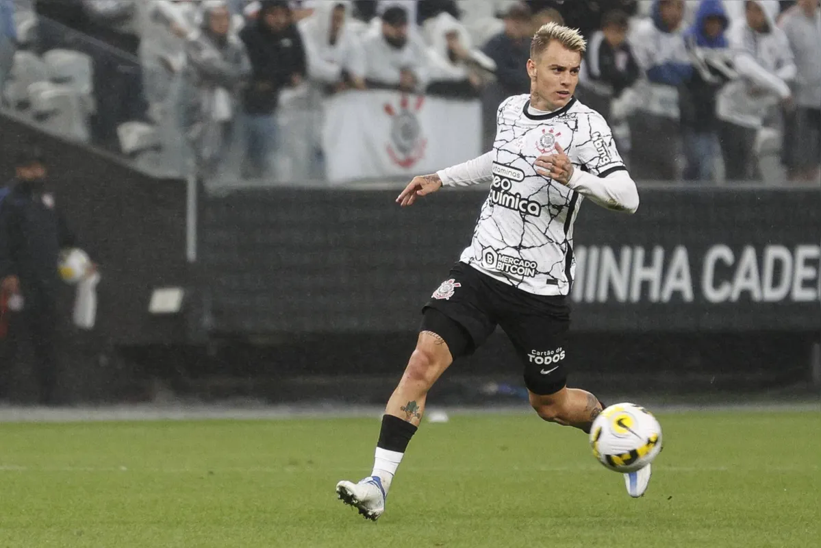 Roger Guedes marcou os três gols da vitória sobre o Avaí; Timão lidera o Brasileiro, após duas rodadas
