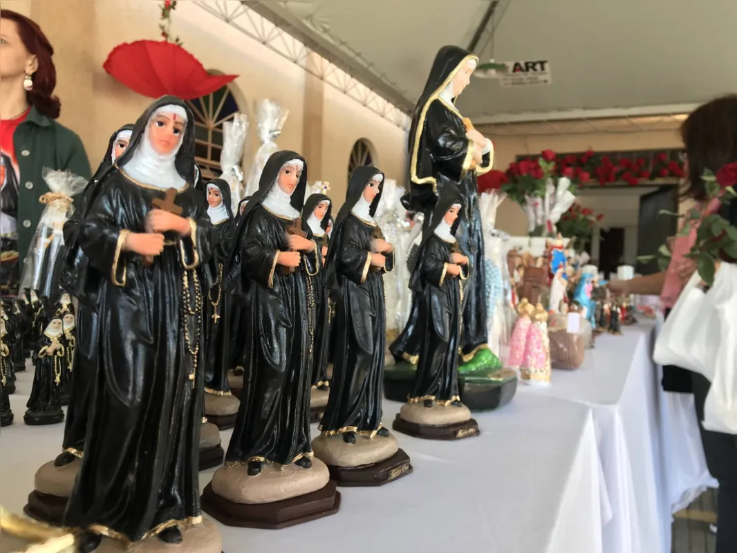 Imagem ilustrativa da imagem Devotos celebram a padroeira Santa Rita de Cássia em Londrina