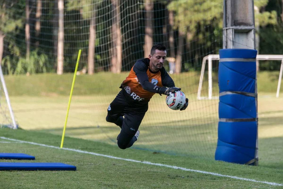 Com a contusão de Victor Souza, Matheus Nogueira volta a titularidade no gol do Londrina