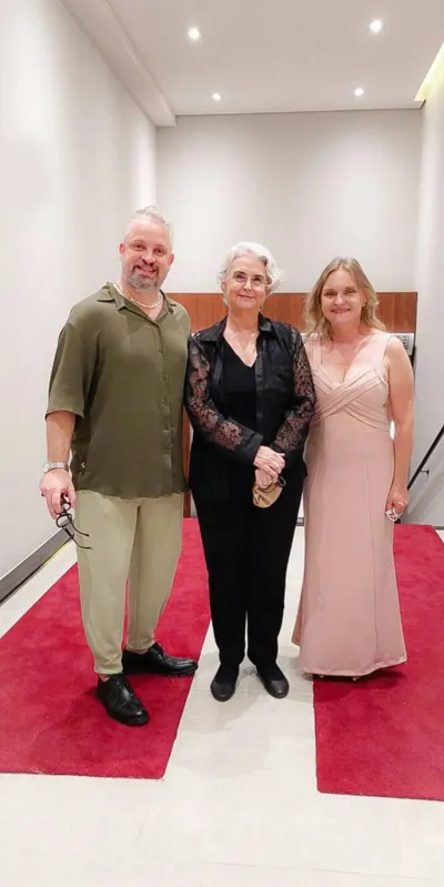 Os produtores culturais Alvaro Canholi e Hylea Ferraz acompanhados da musicista e arranjadora Tânia Vaz