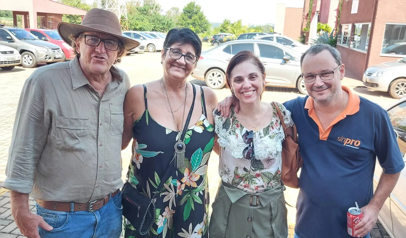 Os diretores do Sinpro Moacir Szekut , Cathary Sanchez , Márcia e Sandro Teixeira Pinto