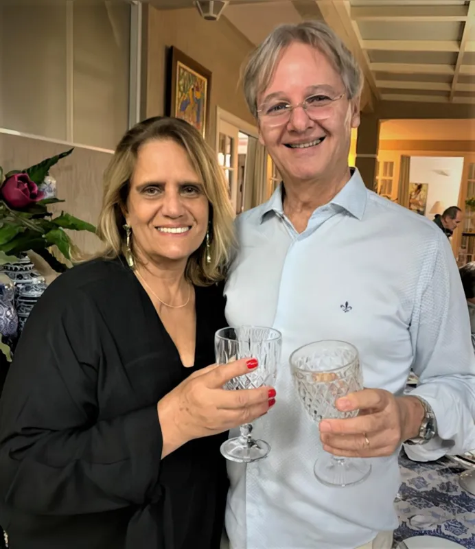 A aniversariante Brasília Fuganti com o marido Cláudio Fuganti