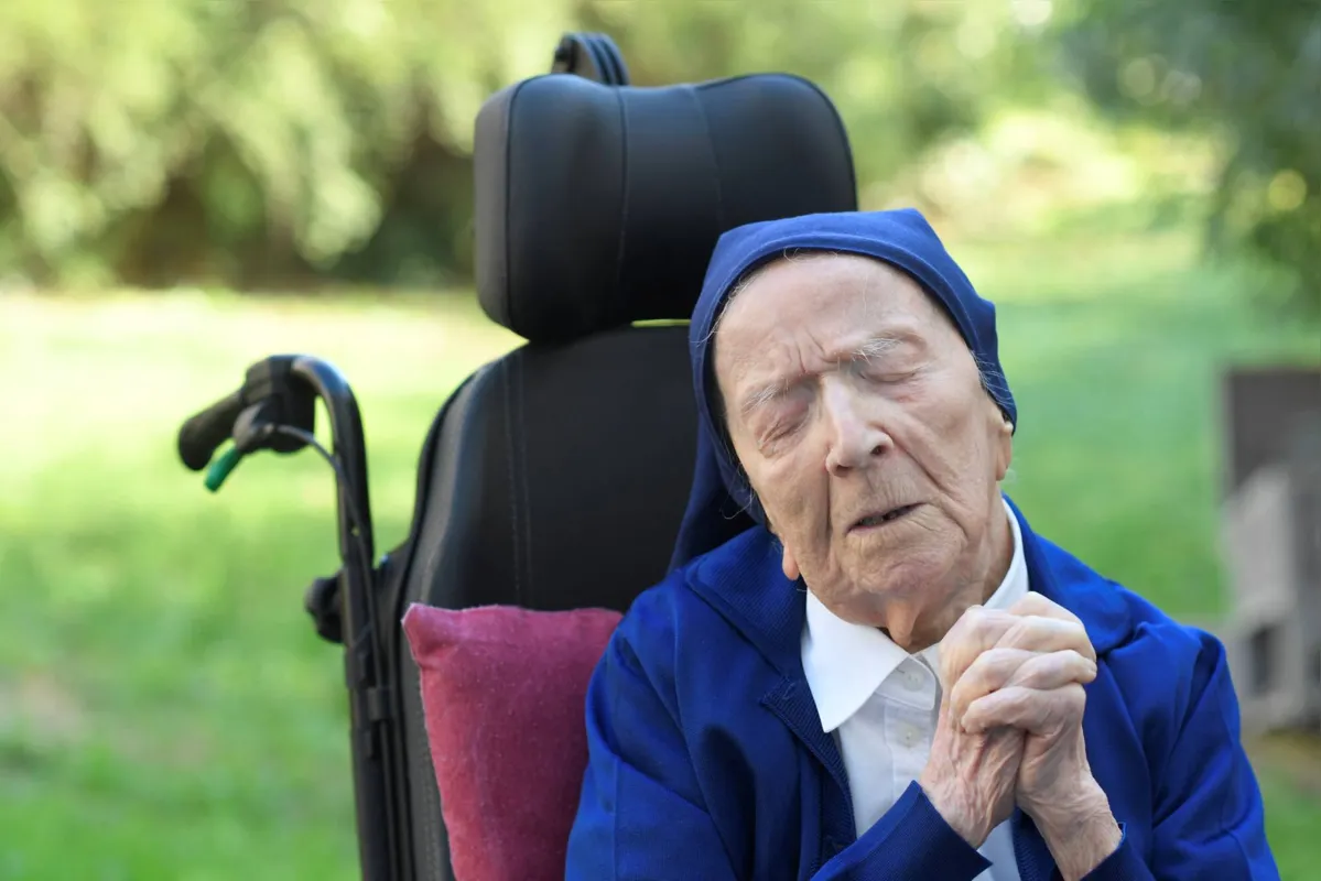 Com 118 anos de idade, a irmã Lucile vive em uma casa de repouso em Toulon, cidade portuária no sudeste da França