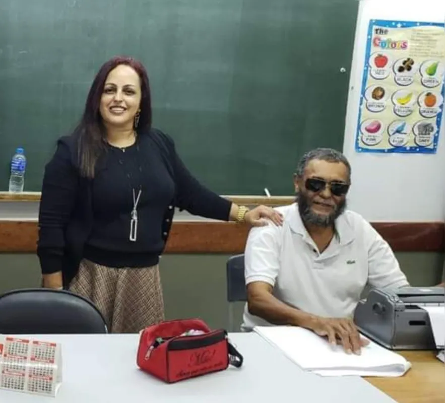 José Marcelino com a professora Sirlene Madalena Barros: "Ele sempre foi muito aplicado"