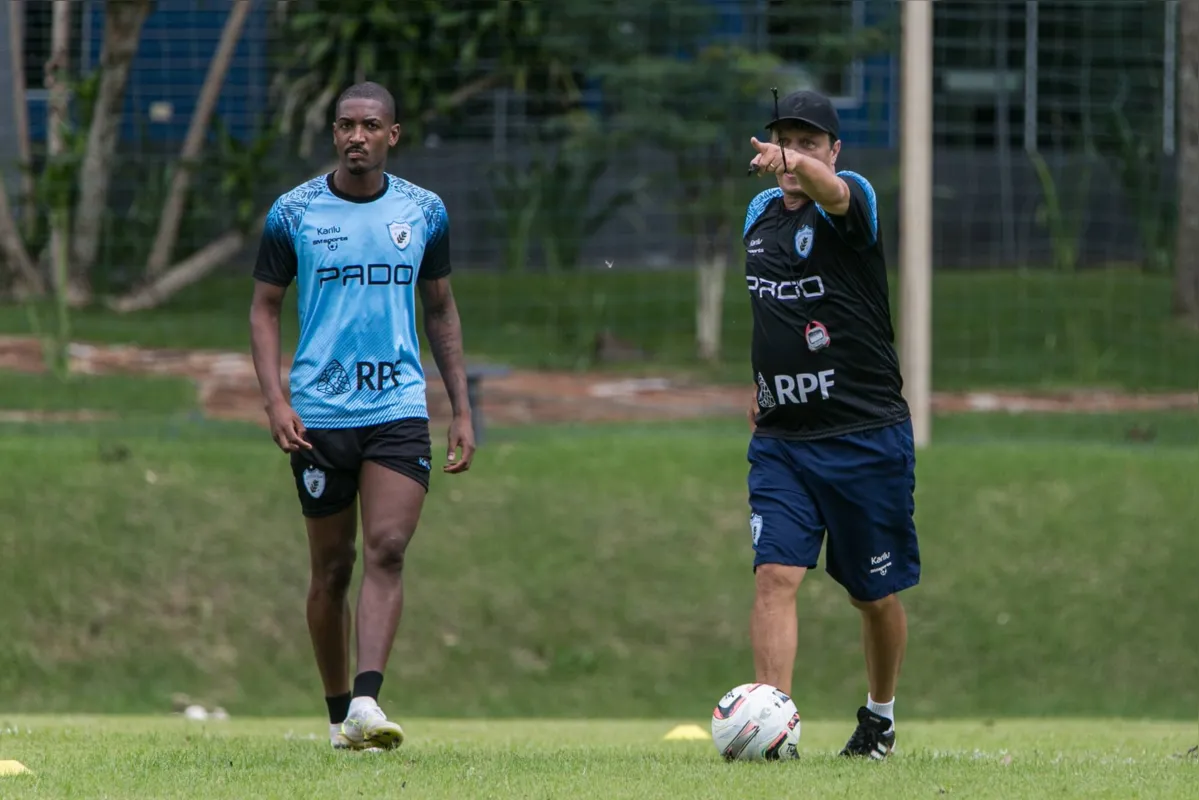 Adilson Batista aposta mais uma vez em Gabriel Santos como o camisa 9 do Tubarão diante do Novorizontino