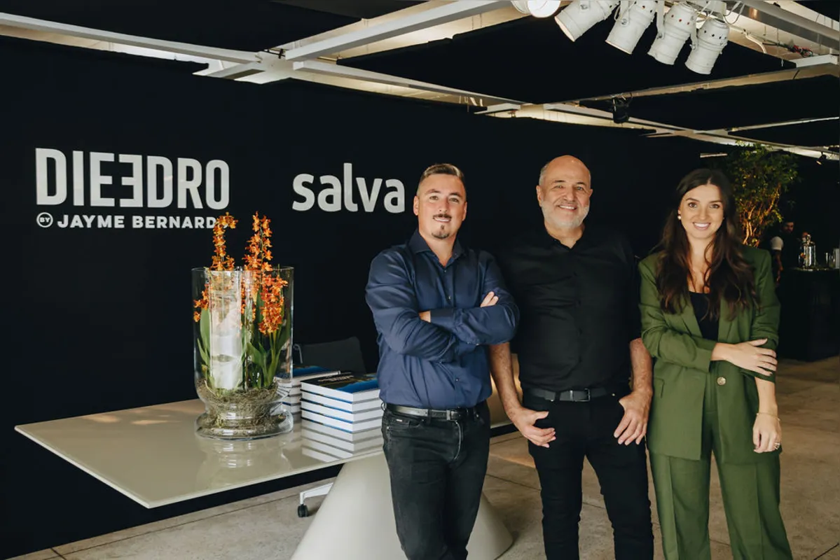 O diretor da Salva, Thiago Enzweiler, o arquiteto Jayme Bernardo e a executiva de Marketing da Salva, Giuliane Enzweiler