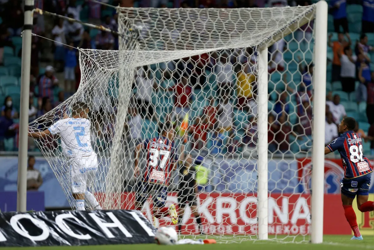 Imagem ilustrativa da imagem Londrina é goleado na Fonte Nova e afunda na tabela da Série B