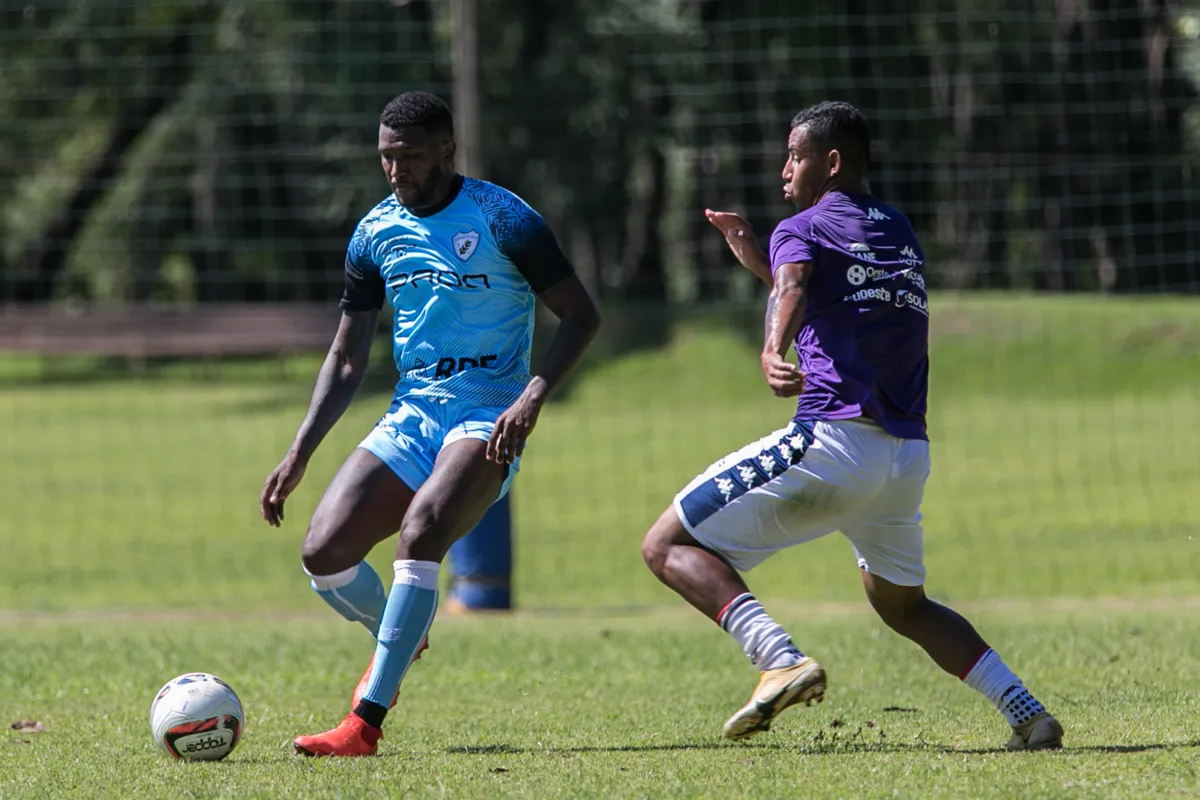 Um dos destaques no Mineirão, Douglas Coutinho será mantido como titular para o duelo com o Vila Nova