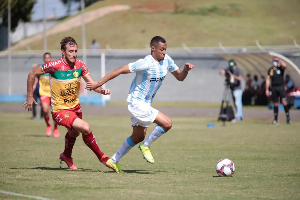 Imagem ilustrativa da imagem Londrina reencontra Brusque  no sábado após polêmicas de 2021