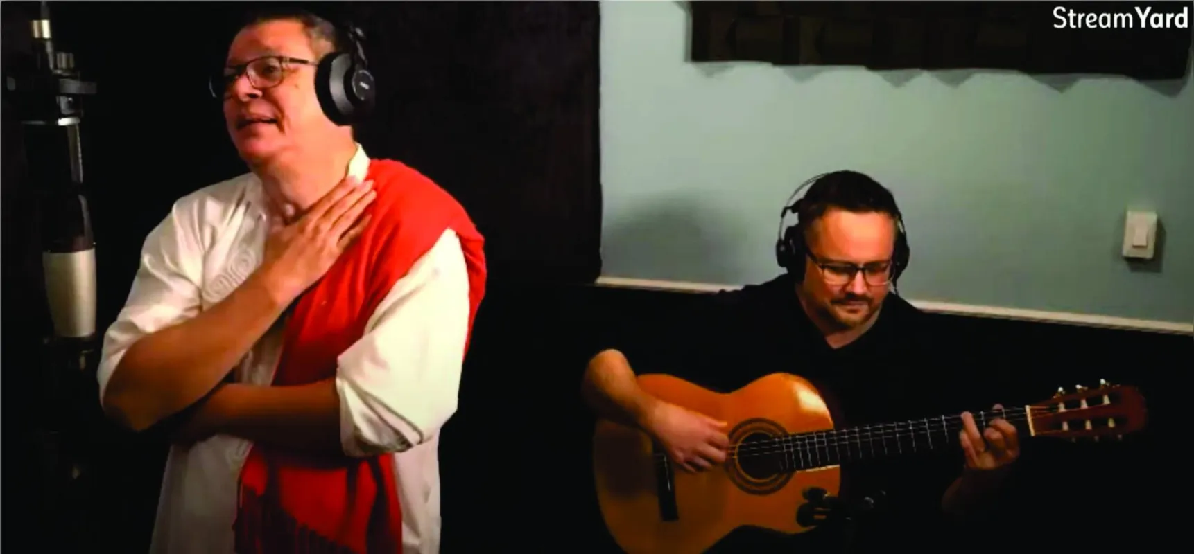 O pocket show “Vinicius e Outras Bossas”, com o cantor Antônio Mariano Júnior e o violonista Daniel Merlini. Ambos interpretam canções e poesias de Vinicius de Moraes