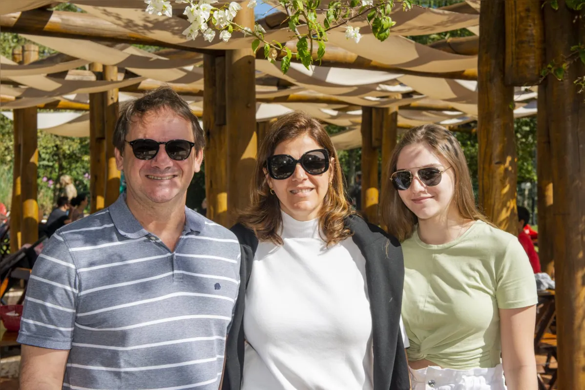 Marcelo Resquetti e Alessandra Resquetti com a filha Rafaela