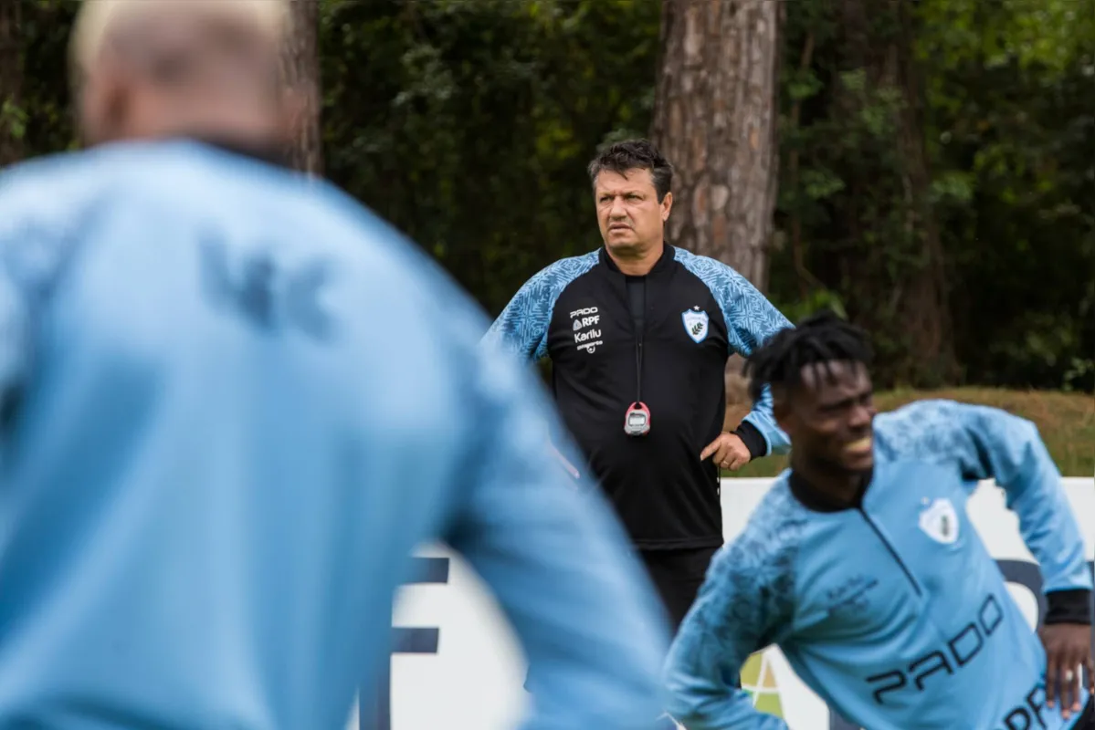 Adilson Batista cobra reação do LEC na série B: "Precisamos melhorar urgente"
