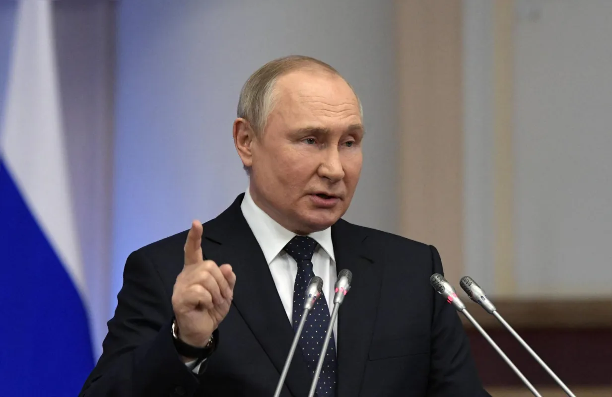 Putin mandou um sinal militar, além da retaliação econômica ao cortar o gás natural fornecido à Polônia e à Bulgária