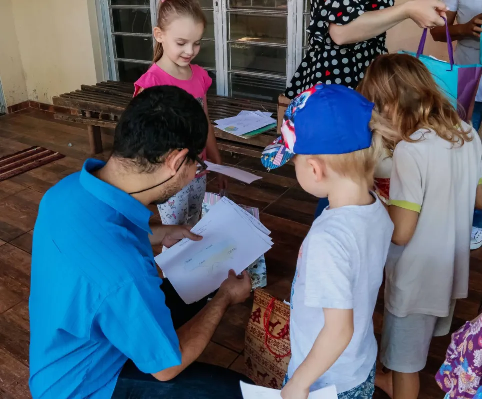 Imagem ilustrativa da imagem Refugiados ucranianos de Apucarana recebem cartas de estudantes