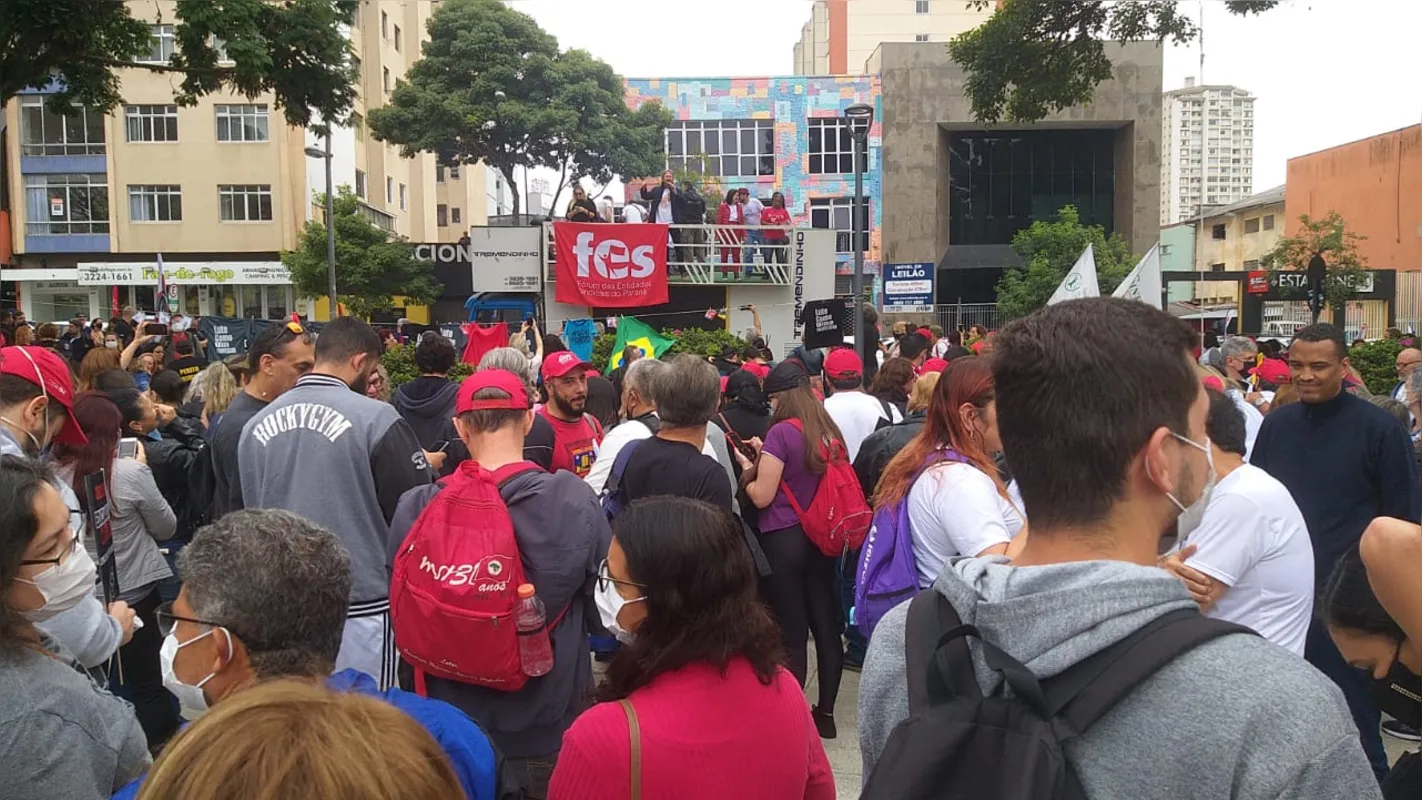Imagem ilustrativa da imagem Servidores públicos do Paraná protestam em Curitiba