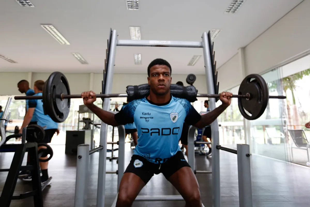 O lateral Felipe Vieira teve participação importante na vitória contra o Brusque e segue entre os titulares em Maceió