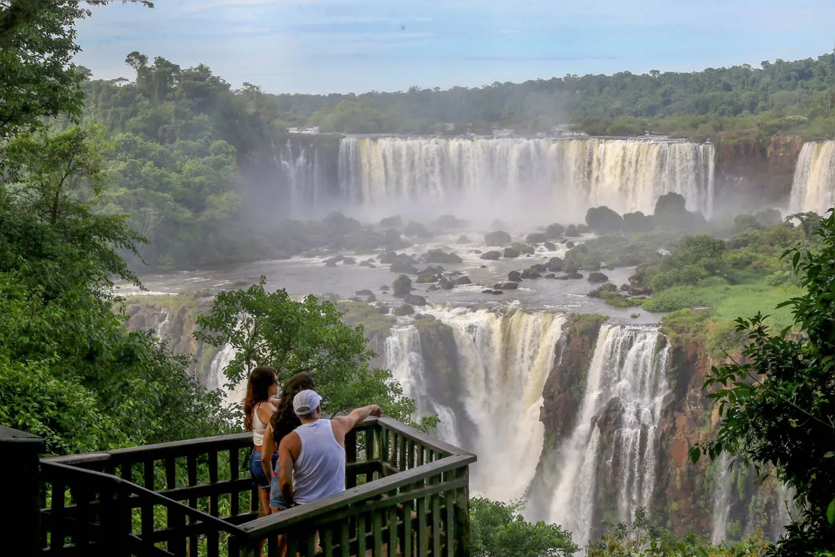 Imagem ilustrativa da imagem Turismo cresce 15,9% no 1º bimestre no PR, aponta IBGE