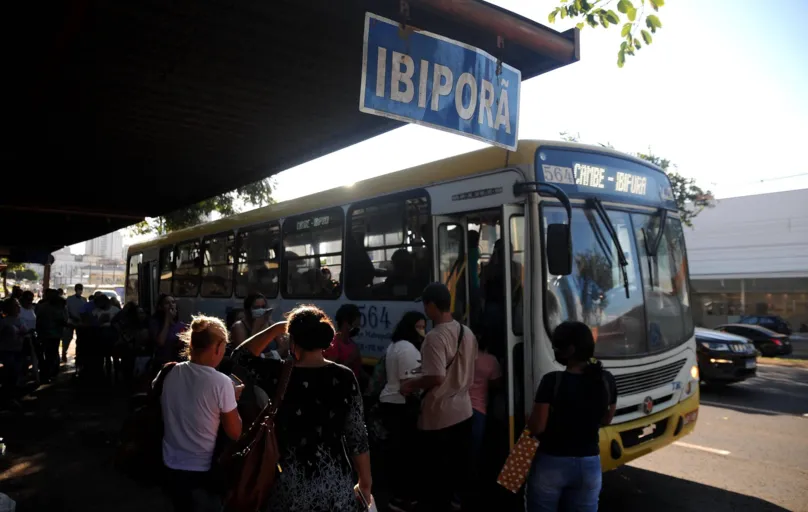 linhas metropolitanas de onibus - fotos: gustavo carneiro - folha de londrina - 14/04/22