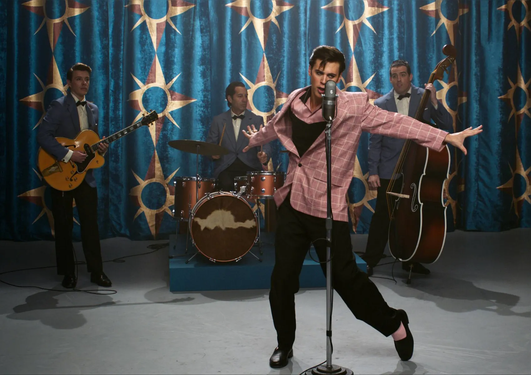 Imagem ilustrativa da imagem Austin Butler vive o ícone do rock norte-americano 'Elvis'