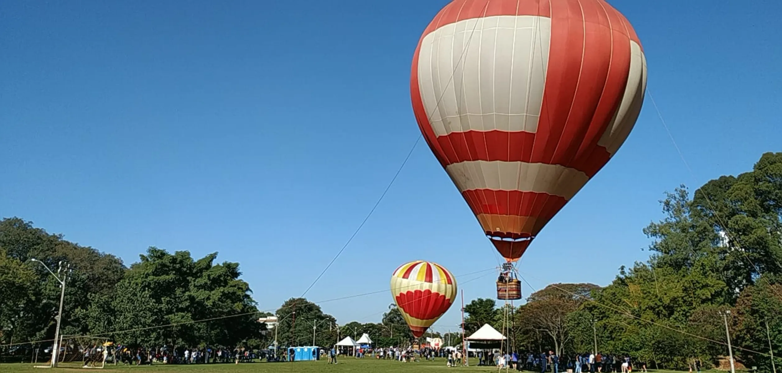 Imagem ilustrativa da imagem Balões atraem milhares de londrinenses ao Aterro do Lago Igapó