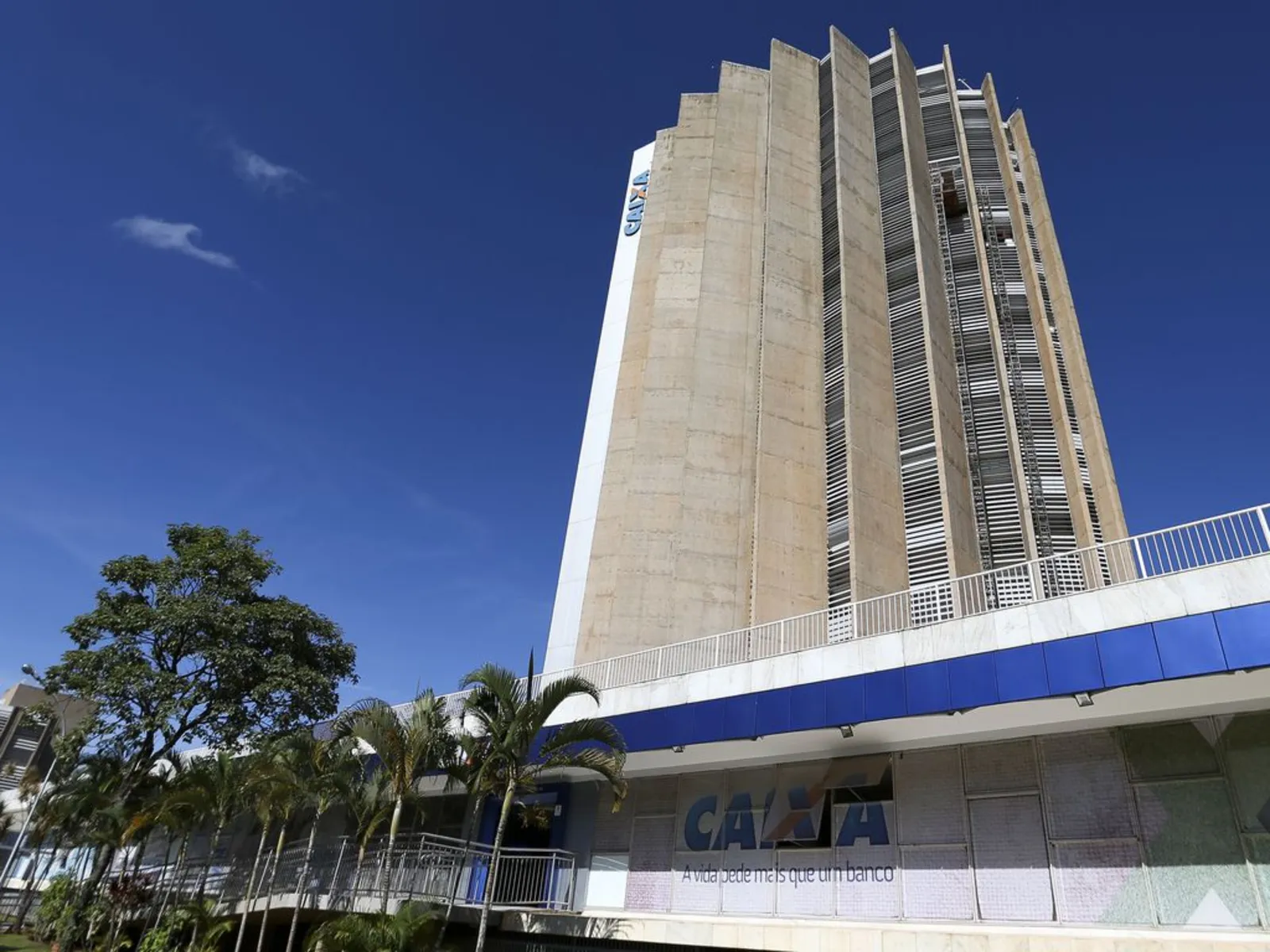 Imagem ilustrativa da imagem Diretor da Caixa é encontrado morto na sede do banco em Brasília
