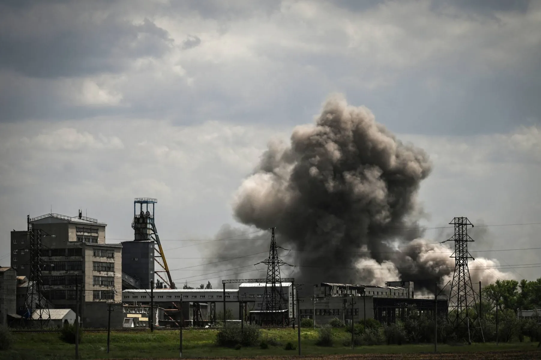 Smoke and dirt ascends after a strike at a factory in the city of Soledar at the eastern Ukranian region of Donbas on May 24, 2022, on the 90th day of the Russian invasion of Ukraine. (Photo by ARIS MESSINIS / AFP)