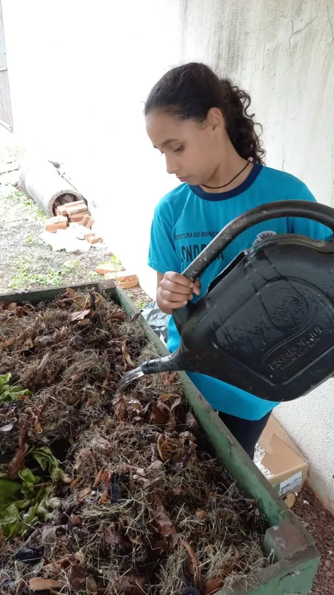 Projeto incentiva compostagem do lixo orgânico nas escolas públicas: "irmã gêmea" da horta
