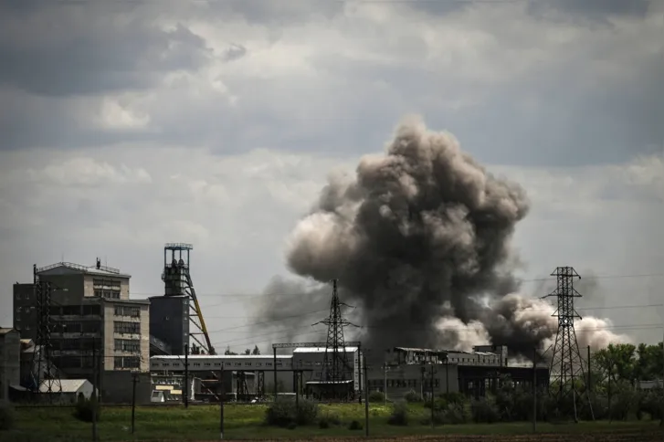 Smoke and dirt ascends after a strike at a factory in the city of Soledar at the eastern Ukranian region of Donbas on May 24, 2022, on the 90th day of the Russian invasion of Ukraine. (Photo by ARIS MESSINIS / AFP)