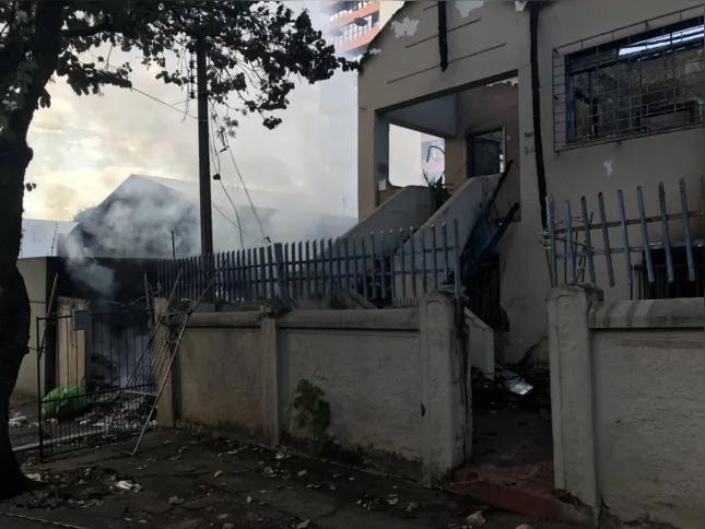 Imagem ilustrativa da imagem Homem fica ferido gravemente em incêndio no centro de Londrina