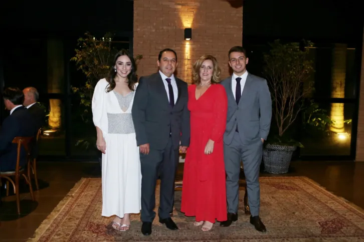 A família do novo presidente: Amanda Correia, Euclides Nandes Correia, Simone Correia e João Lucas Correia.