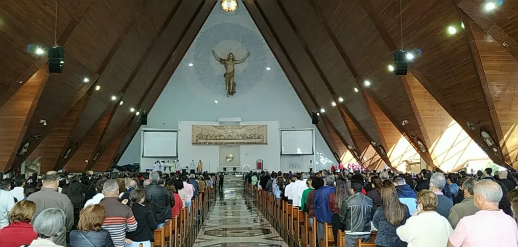 Imagem ilustrativa da imagem Procissão de Corpus Christi reúne milhares de fiéis em Londrina
