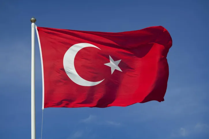 "Türkiye" - pronuncia-se "turquiê" - já é a forma que o povo turco usa para se referir ao país desde a formação da nação em 1923