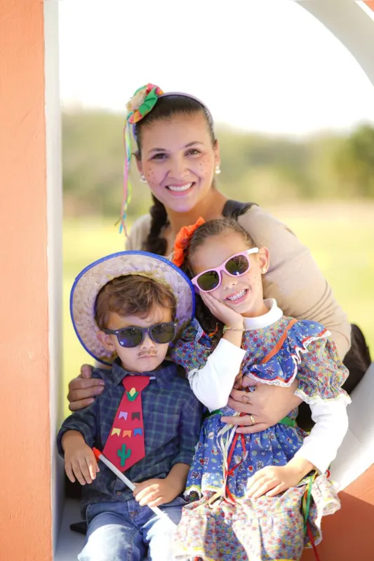 Mariana  Bussadori  com Gregório e  Helena
